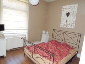 VERMIETET!Bezahlbare, gemütliche 3 Zimmer Altbauwohnung – mitten in Bockenheim