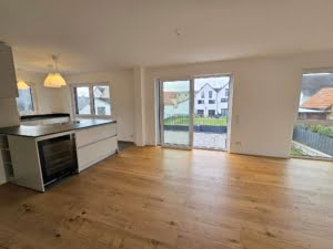 VERKAUFT! Stylische 3 -Zimmer Maisonette mit großem Balkon + Luxusküche + 2 TG-Plätze – Hofheim