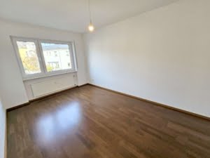 VERKAUFT! Große 4 Zimmer Terrassenwohnung + 2 Bäder + EBK + Kamin + Keller + Garage –