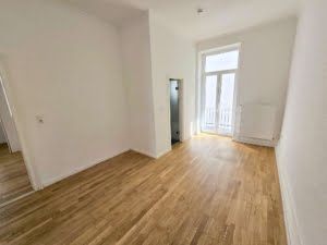 VERMIETET! Altbaucharme pur in Top Lage Sachsenhausen: 4 Zimmerwohnung mit Balkon + Parkett + EBK
