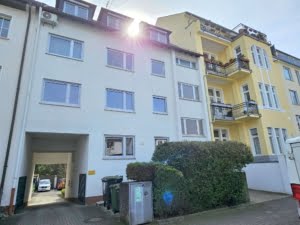 VERKAUFT! Große 4 Zimmer Terrassenwohnung + 2 Bäder + EBK + Kamin + Keller + Garage –