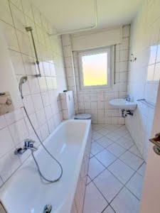 VERMIETET! Frisch renoviert! 3-Zimmerwohnung mit Terrasse + Garten am Feldrand- S-Bahn nah Hofheim