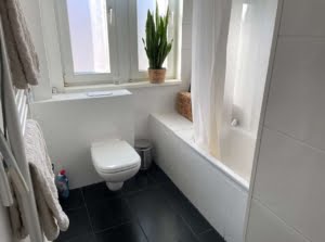 VERMIETET neuw. 2 Zimmerwohnung mit Wohnküche und Loggia + Balkon – zentral Nähe Uniklinik Niederrad