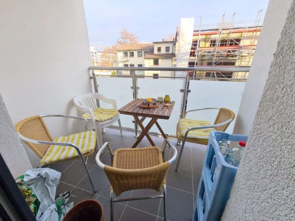 VERMIETET! Modern + Großzügig! Gemütliche 2-Zimmer plus offener Wohnküche + Balkon! – – EZB nah im Ostend