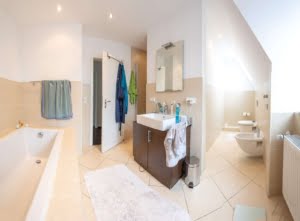 VERMIETET! WOW! – Stylische 5 Zimmer Maisonette inkl. EBK + Kamin + Dachterr. -Sachsenhausen