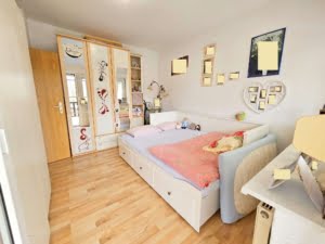 VERKAUFT! Perfekt für die kleine Familie! Solides Reihenmittelhaus + Garage + Garten -Heddernheim