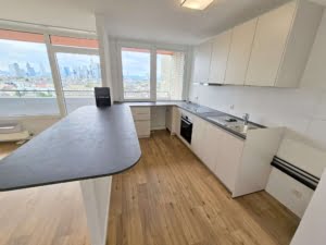 VERMIETET! Bester Skylineblick inkl. +Pool+Sauna im Haus! Schicke 3 Zimmer Wohnung mit Balkon –