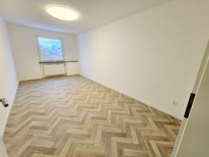 VERMIETET! Top Nordendlage! Auch WG- geeignet! Nagelneu sanierte 4 Zimmerwohnung im 5. OG