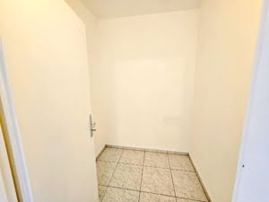 VERKAUFT! Große 4 Zimmer Terrassenwohnung + 2 Bäder + EBK + Kamin + Keller + Garage –