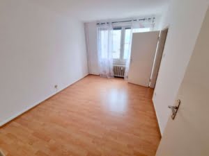 VERMIETET! Renovierte , große 2-Zimmer mit offener Küche – mitten in der Offenbacher Fußgängerzone