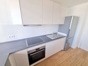 VERMIETET! Bester Skylineblick inkl. +Pool+Sauna im Haus! Schicke 3 Zimmer Wohnung mit Balkon –