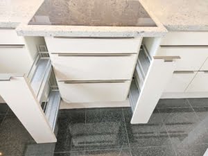 VERKAUFT!Attraktive große 3 Zimmer Dachstudio Whg. mit Balkon +Garagenpl – Top Lage nahe Stadtwald
