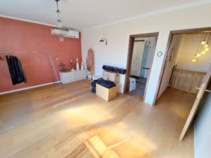 VERMIETET!Perfekte Lage am Berger Hang! 6 Zimmer + 2 Bäder auf 2 Etagen mit eigenem Garten + Teich!