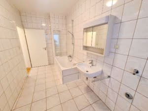 VERMIETET! Großzügige 3-Zimmerwohnung mit Wohnküche – ruhig in Eckenheim