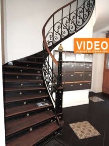 VERMIETET! 3 große Zimmer + Wohnküche + Balkon- top saniert – Mitten im Leben – Altbaucharme pur!