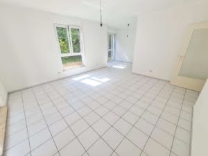 VERMIETET! Gartenwohnung Sachsenhäuser Berg: 2 sonnige Zimmer + EBK + Balkon + eigener Garten