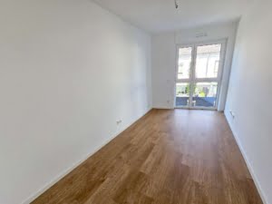 VERMIETET! Richtig schick & Nagelneu : große 4-Zimmerwohnung mit großem Balkon – ruhig in Offenbach-Ost