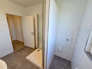 VERMIETET! Schick saniert! Große 2-Zimmer Wohnung mit Wohnküche + Gartennutz.- mainnah in Fechenheim