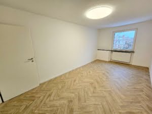 VERMIETET! Top Nordendlage! Auch WG- geeignet! Nagelneu sanierte 4 Zimmerwohnung im 5. OG