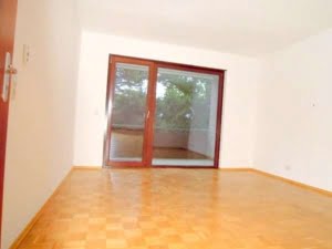 VERMIETET! sonnige 4,5 Zimmer mit Balkon – Parkett + Schwimmbad/Sauna im Haus – Niederad