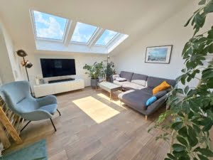 VERMIETET! Schicke 4 Zimmer Dachgeschosswohnung + 2 Balkone + 2 Bäder + Fußbodenheizung -ruhig + zentral in Rödelheim