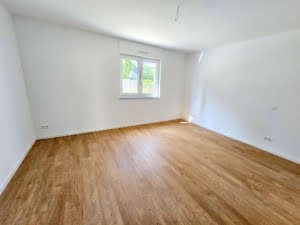 VERMIETET! Nagelneu + richtig schick : 3-Zimmerwohnung mit Balkon – ruhig in Offenbach-Ost