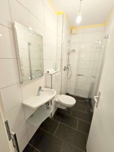 VERKAUFT! Große 4 Zimmer Terrassenwohnung + 2 Bäder + EBK + Kamin + Keller + Garage –