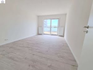 VERMIETET Was für ein Skylineblick neu saniert! Sonnige 3 Zimmerwhg. mit Balkon + EBK + neuem Bad