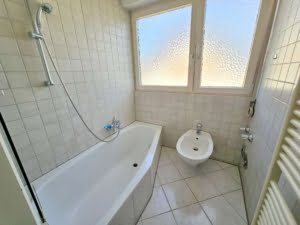 VERKAUFT! + Einzugsbereit! Große 3,5 Zimmerwhg mit Balkon plus Garage – top Lage Rumpenheim