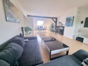 Ganz oben im Altbau! Sonnige+ richtig große Dachstudio Wohnung mit Skyline- + Taunusblick – ruhig in Rödelheim