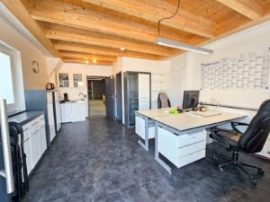 VERMIETET! Produktions-/Lagerhalle mit Bürofläche mit hervorragender Anbindung