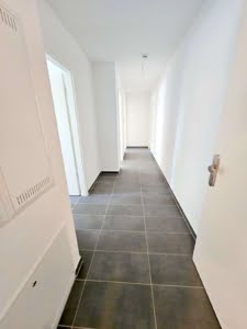 VERMIETET! Nagelneu + richtig schick : 3-Zimmerwohnung mit Balkon – ruhig in Offenbach-Ost