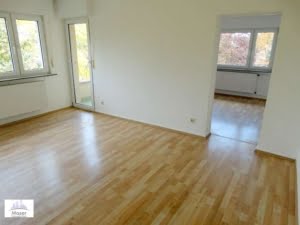 VERMIETET! Ruhig + renoviert 2019! Gepflegte 2 Zimmer mit Balkon – direkt am Kettler Krankenhaus
