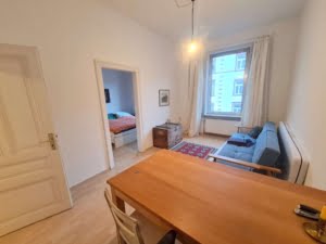 VERMIETET! Altbaucharme in Sachsenhausen: gemütliche 2 Zimmerwohnung mit Tageslichtbad