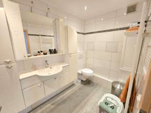 VERMIETET! Gemütliche großzügige 3 Zimmerwohnung mit Balkon – ruhig + zentral in Oberrad
