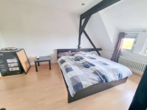 Ganz oben im Altbau! Sonnige+ richtig große Dachstudio Wohnung mit Skyline- + Taunusblick – ruhig in Rödelheim