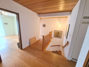 VERMIETET!Perfekte Lage am Berger Hang! 6 Zimmer + 2 Bäder auf 2 Etagen mit eigenem Garten + Teich!