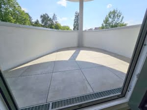 VERMIETET! Nagelneu + richtig schick : 3-Zimmerwohnung mit Balkon – ruhig in Offenbach-Ost