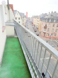 VERMIETET neuw. 2 Zimmerwohnung mit Wohnküche und Loggia + Balkon – zentral Nähe Uniklinik Niederrad