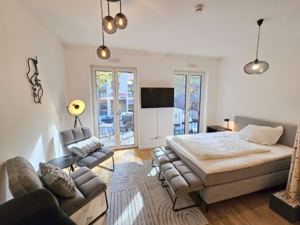VERMIETET! Neubau 2020 – Ab 15.10.24 schick möbliertes 1-Zimmer Apt mit Balkon & Parkettboden- zentrOstend Lage
