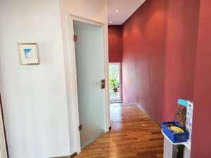 VERMIETET! Sehr großzügige 3-Zimmer Maisonette mit 2 Balkonen + TG-Platz – Top Lage Sachsenhausen