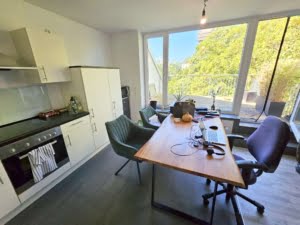 VERMIETET! Schickes 2-Zimmer Dachstudio mit großer Dachterrasse – ruhig + zentral Ostend