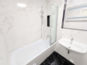 VERMIETET! Top Nordendlage! Auch WG- geeignet! In 2023 nagelneu sanierte 3 Zimmerwohnung im 5. OG ohne! Aufzug