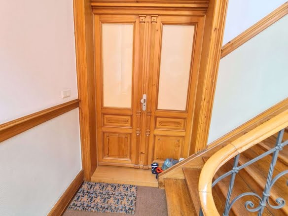 VERMIETET! Ein Highlight für Altbaufans in Sachsenhausen! Große 4-Zimmerwohnung mit Balkon + EBK