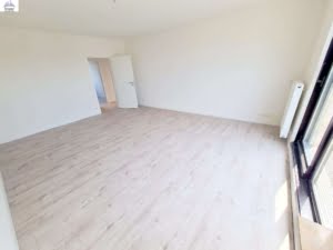 VERMIETET Was für ein Skylineblick neu saniert! Sonnige 3 Zimmerwhg. mit Balkon + EBK + neuem Bad