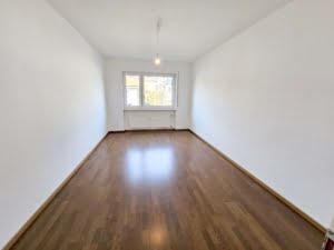 VERKAUFT! Große 4 Zimmer Terrassenwohnung + 2 Bäder + EBK + Kamin + Keller + Garage –