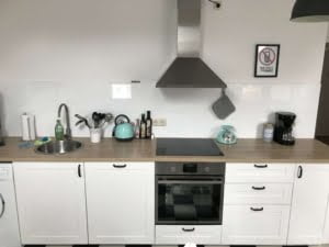 VERMIETET! Altbaufans aufgepasst! Große sanierte 2 Zimmer mit großer Wohnküche – zentral im Ostend