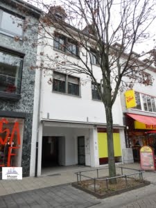 VERMIETET! Gemütliche 2-Zimmer Dachgeschosswohnung mit Tageslicht Duschbad und Einbauküche – mitten in Fußgängerzone Hanau