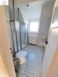 VERMIETET! Gemütliche 2-Zimmer Dachgeschosswohnung mit Tageslicht Duschbad und Einbauküche – mitten in Fußgängerzone Hanau