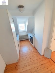 VERMIETET! Gemütliche 2-Zimmer Dachgeschosswohnung mit Tageslicht Duschbad und Einbauküche – mitten in Fußgängerzone Hanau